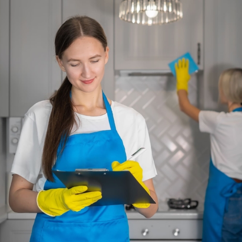 Hela Flytts städpersonal chechar av städningen